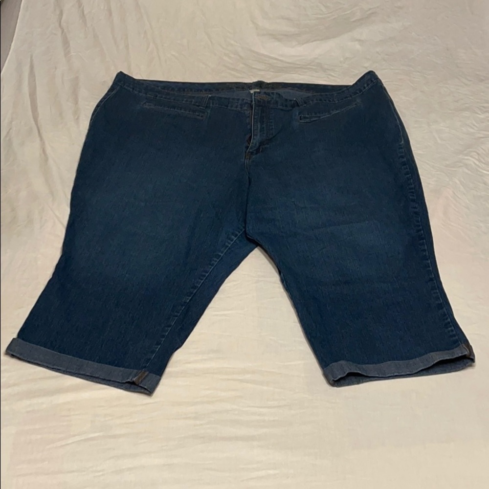 Avenue Capri jeans 26 stretch